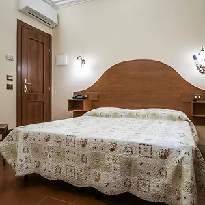 Hotel 4 Coronati, Rome